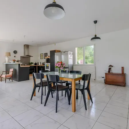 3 Bedroom Gorgeous In * Garrigues (Herault)