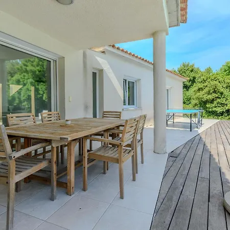 3 Bedroom Gorgeous In * Garrigues (Herault)