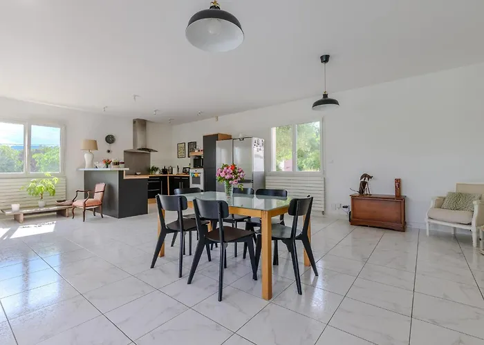 3 Bedroom Gorgeous In * Garrigues (Herault)