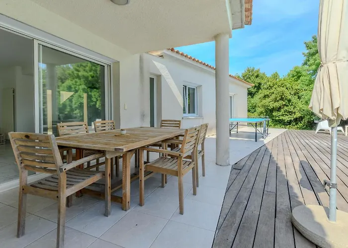 3 Bedroom Gorgeous In * Garrigues (Herault)